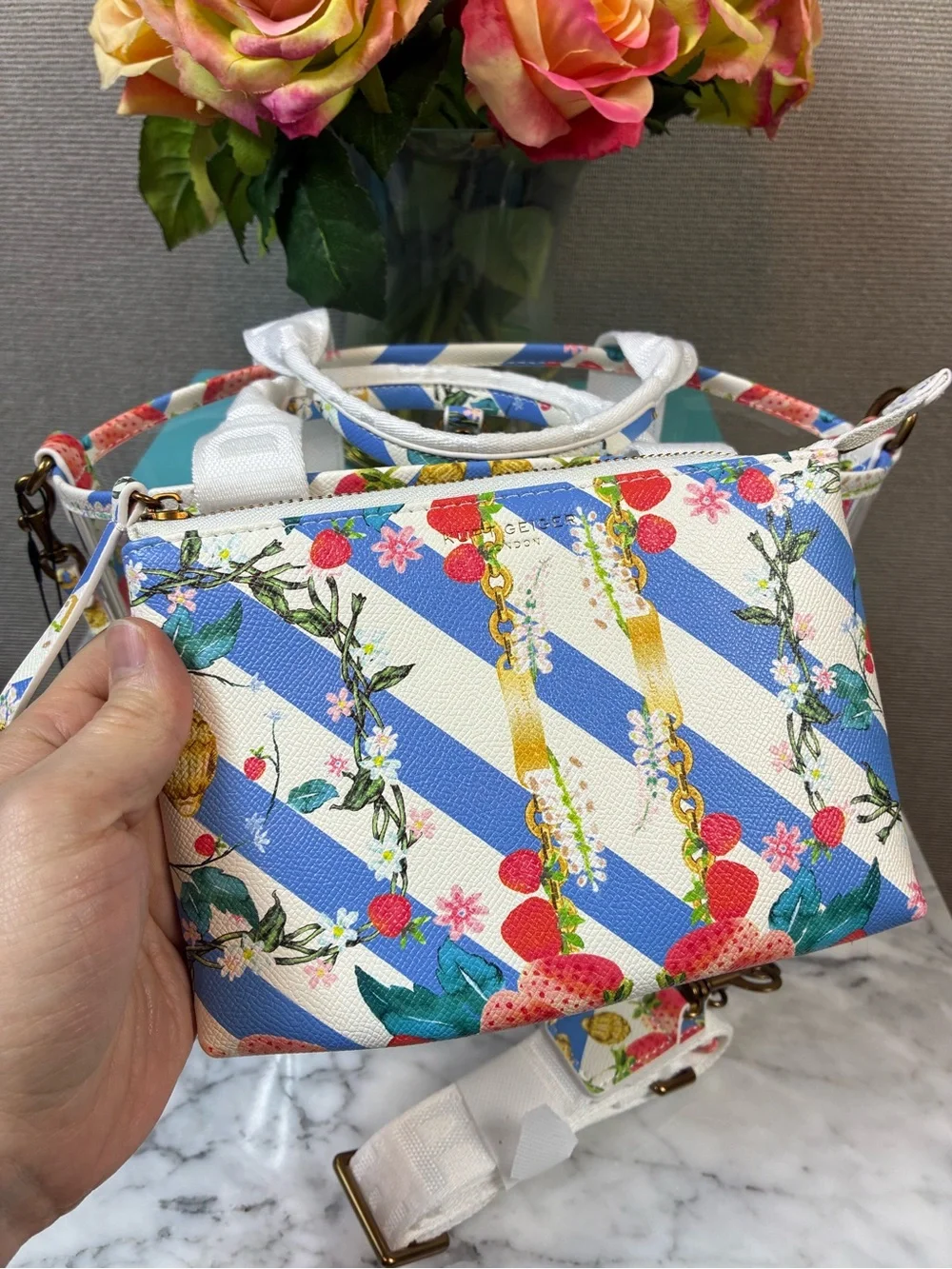 Kurt Geiger Small Hampstead Clear Vinyl Strawberries Tote & Matching Pouch - NWT - Picture 2 of 11